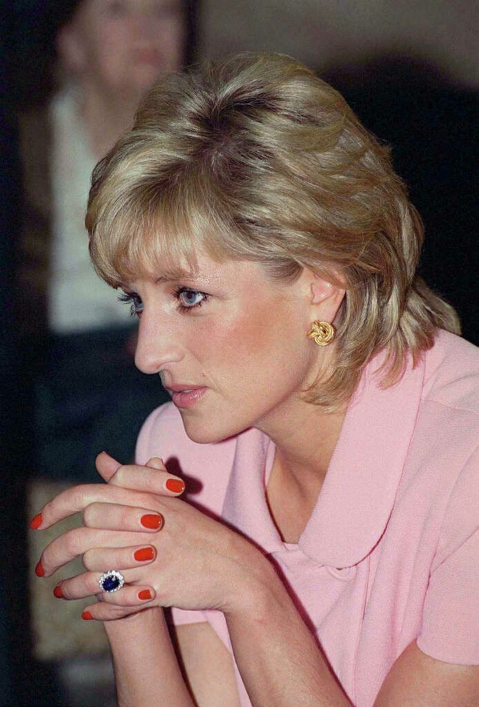 Lady Diana e il suo anello di fidanzamento