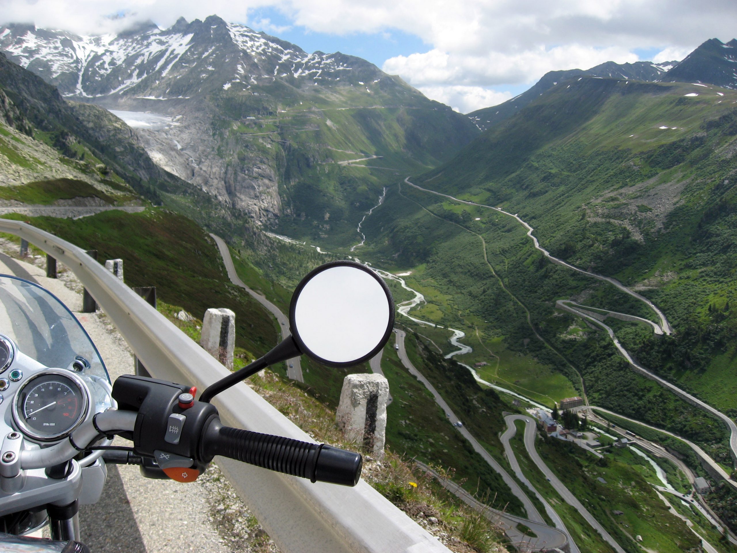 Viaggio in Svizzera in moto: il giro dei passi svizzeri