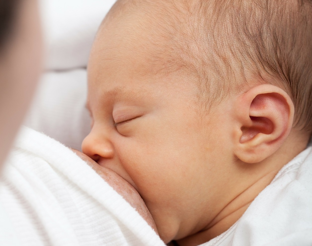 Allattamento al seno: come capire se il bambino mangia abbastanza