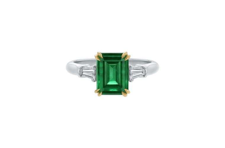 Anelli di fidanzamento con smeraldo: significato e modelli più belli