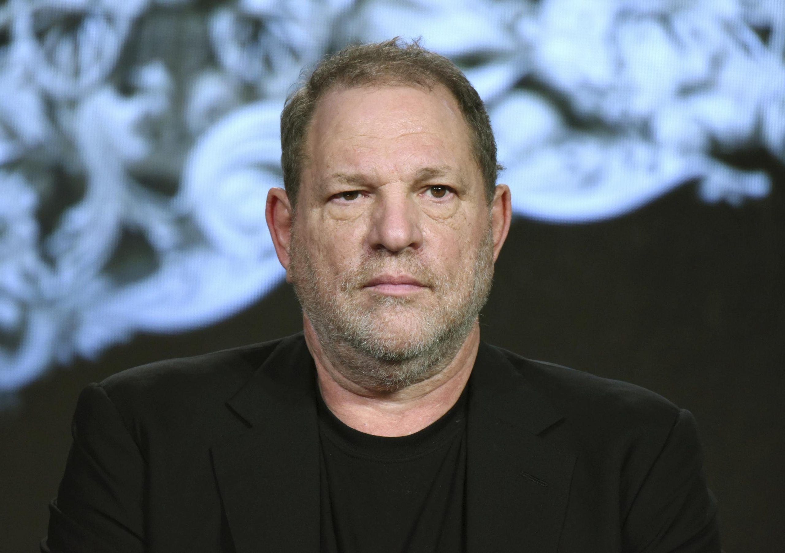 Cinema: Donna Karan difende Weinstein, poi si scusa