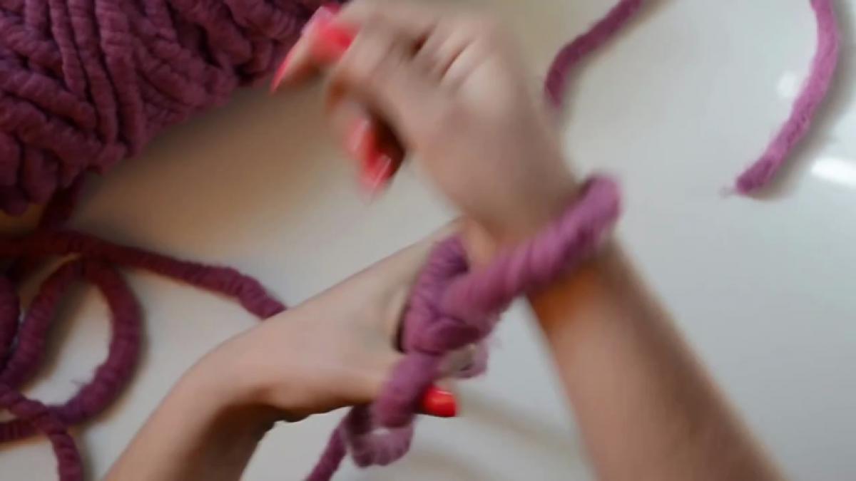 Arm Knitting fare a maglia con le braccia