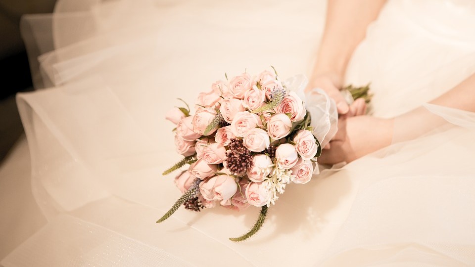 Portogallo, sposa muore durante il lancio del bouquet