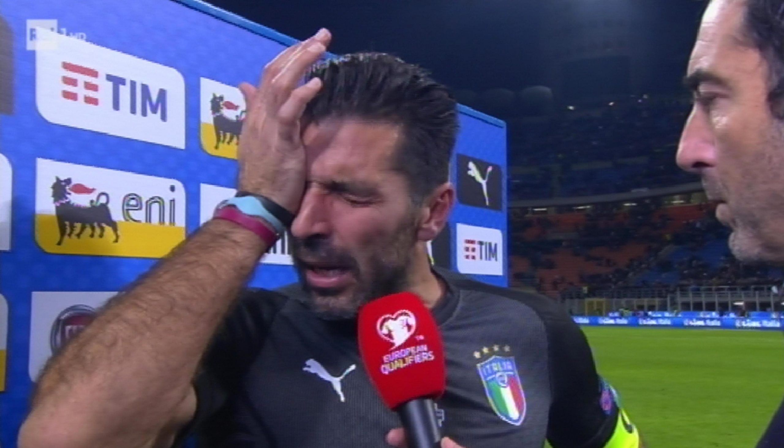 Buffon in lacrime 