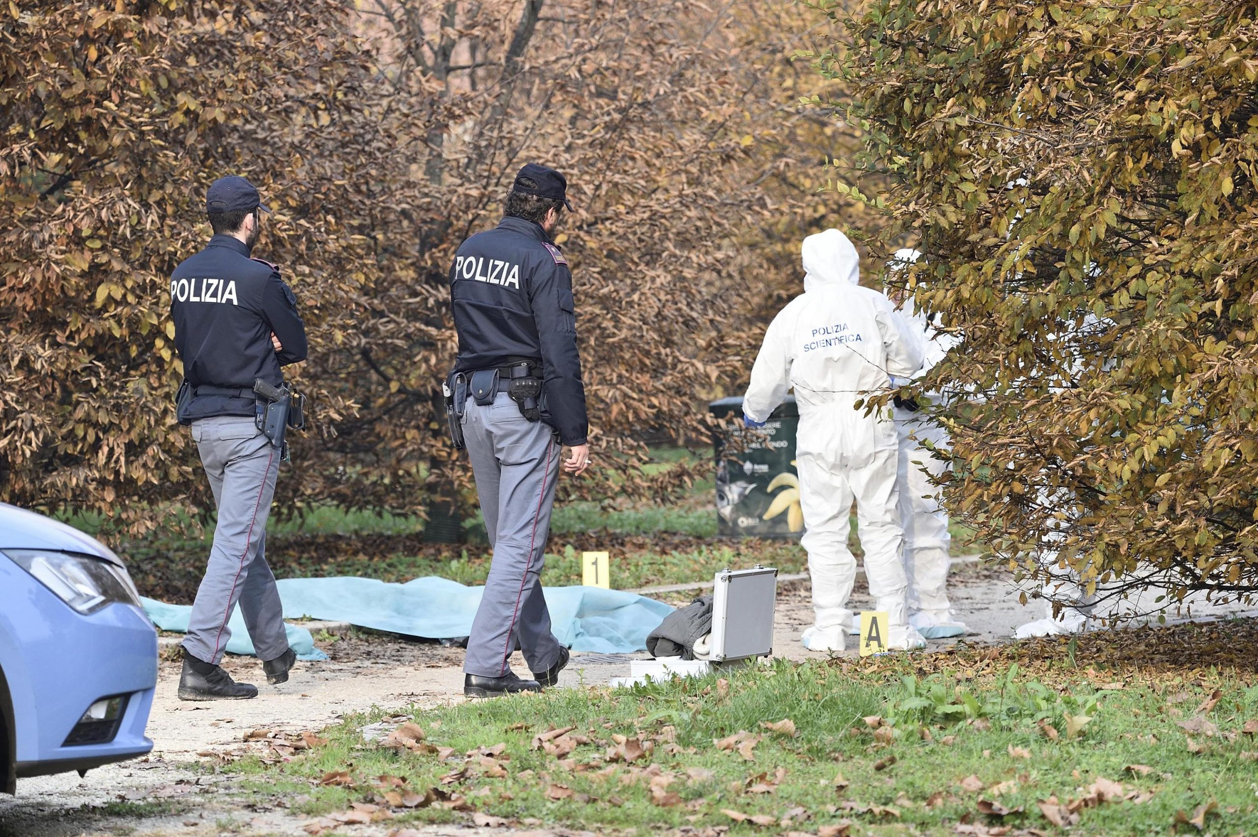 Donna morta in parco a Milano, si sospetta omicidio