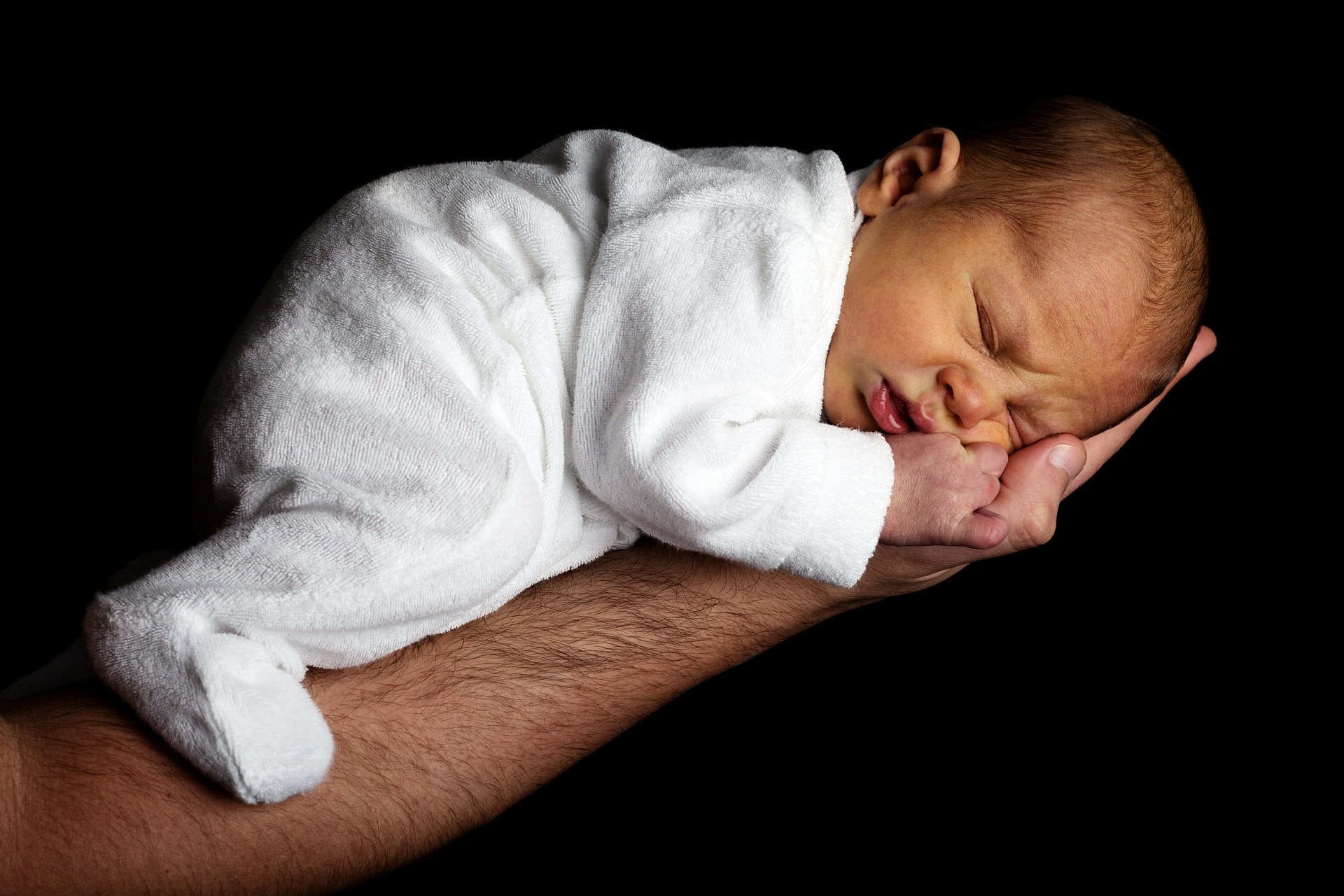 Mughetto nel neonato: sintomi, cause, cura e rimedi naturali