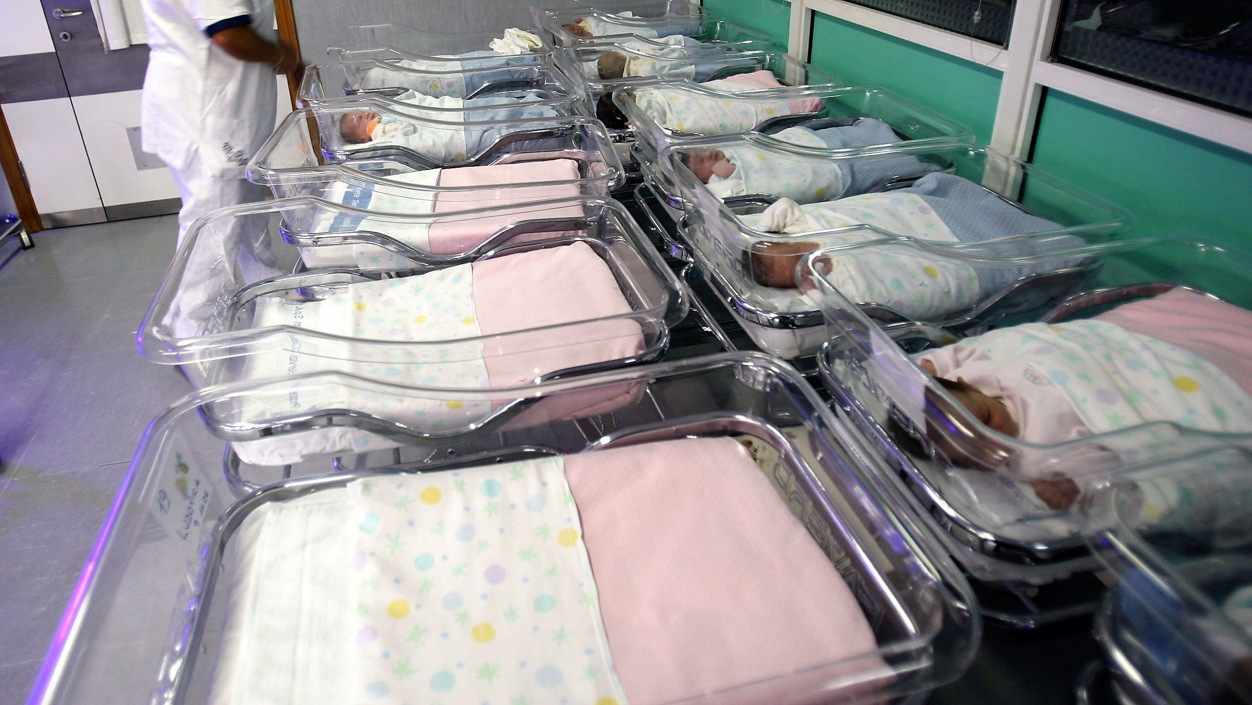 Istat, crollo delle nascite in Italia: in 8 anni 100.000 neonati in meno