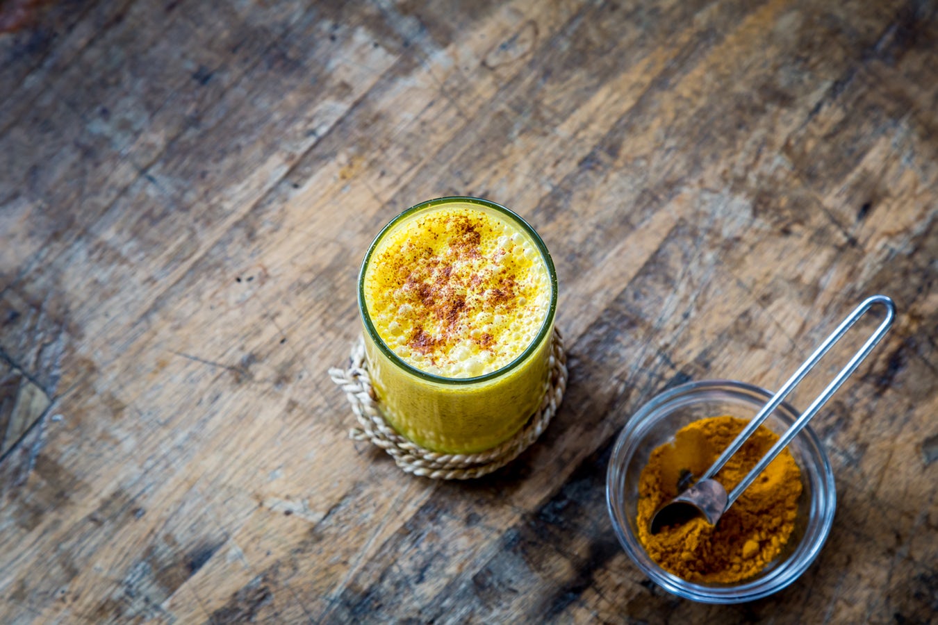 Golden milk: il latte con la curcuma nuovo trend delle star per la linea