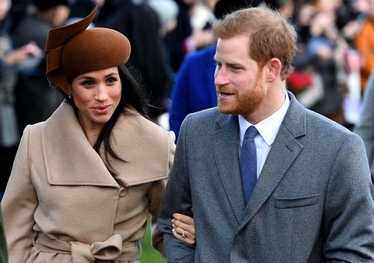 Meghan Markle e il Natale con la famiglia reale: la linguaccia conquista il web