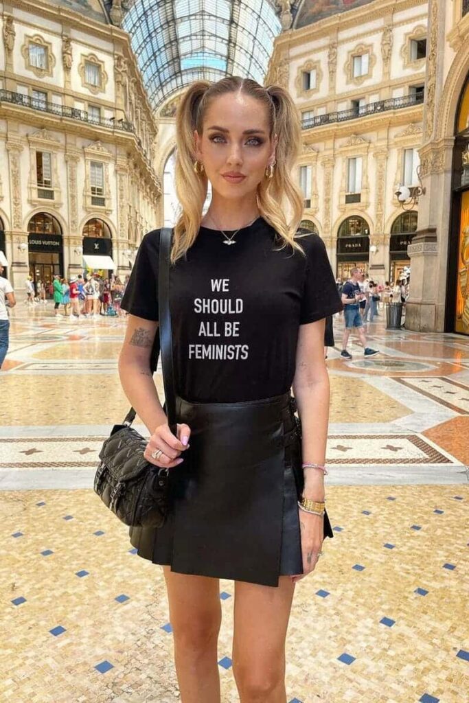 Chiara Ferragni in galleria di Milano con codini alti