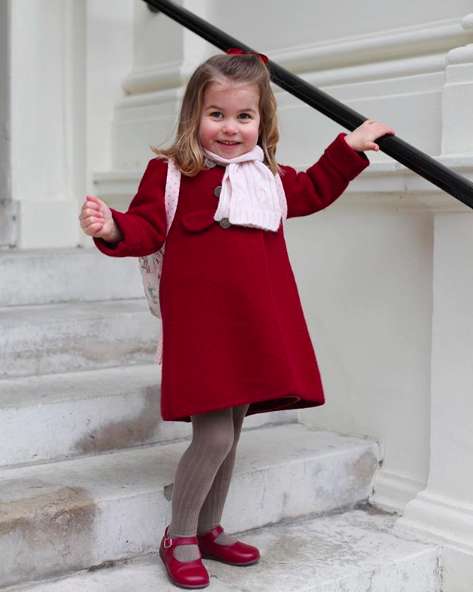 La principessa Charlotte a scuola, le foto del suo primo giorno