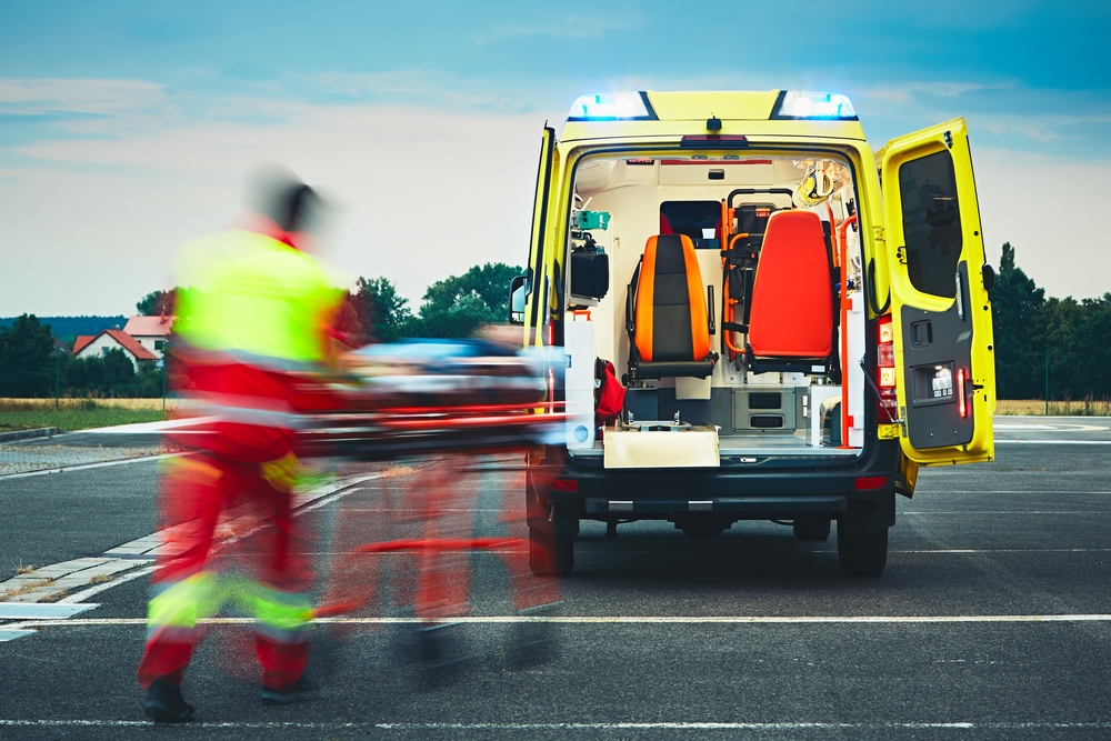 Uomo litiga dopo un incidente, la moglie si sente male e perde il bambino che aspettava