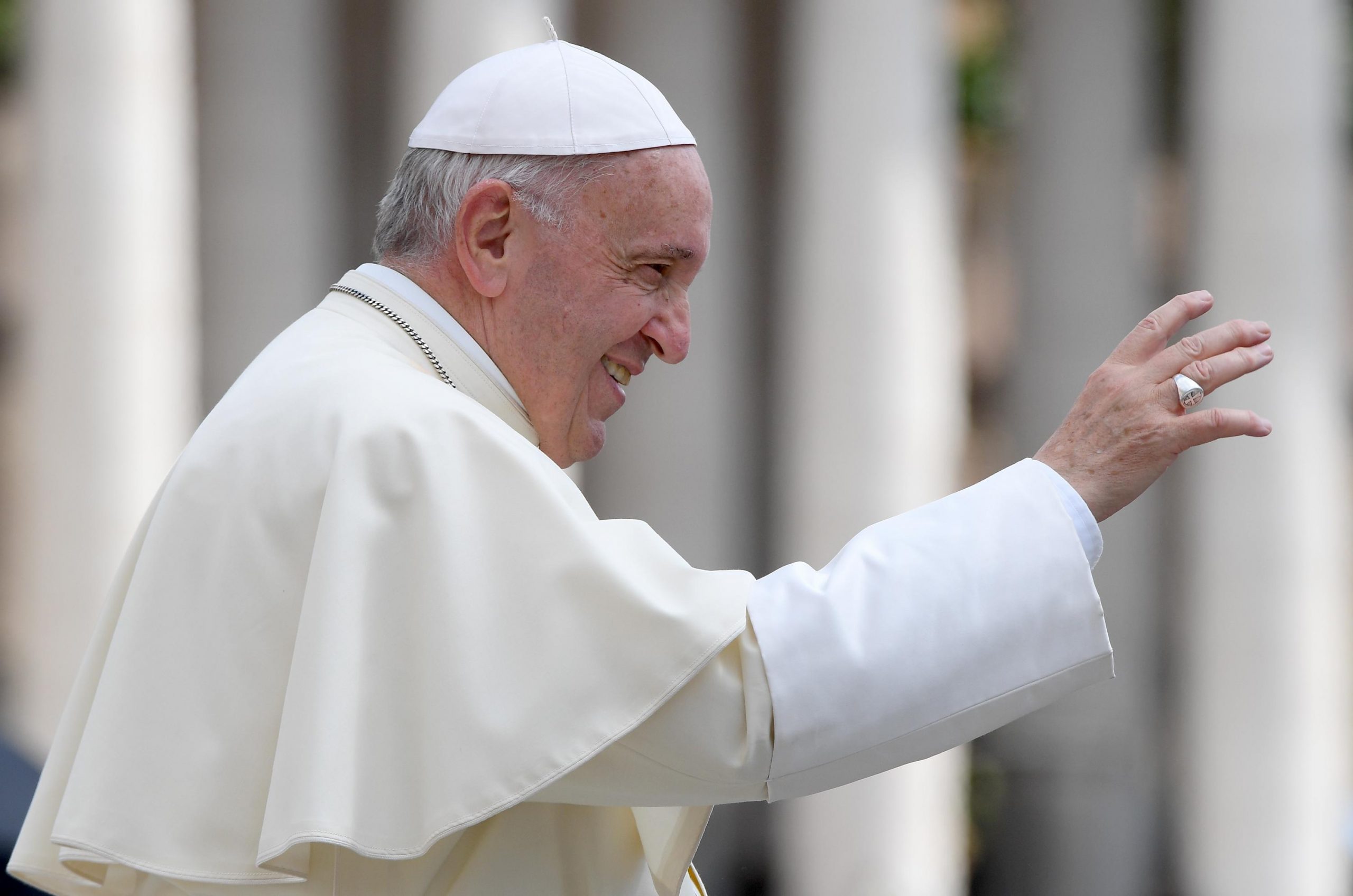 Papa Francesco a un ragazzo gay vittima di abusi: ‘Dio ti ama così come sei’