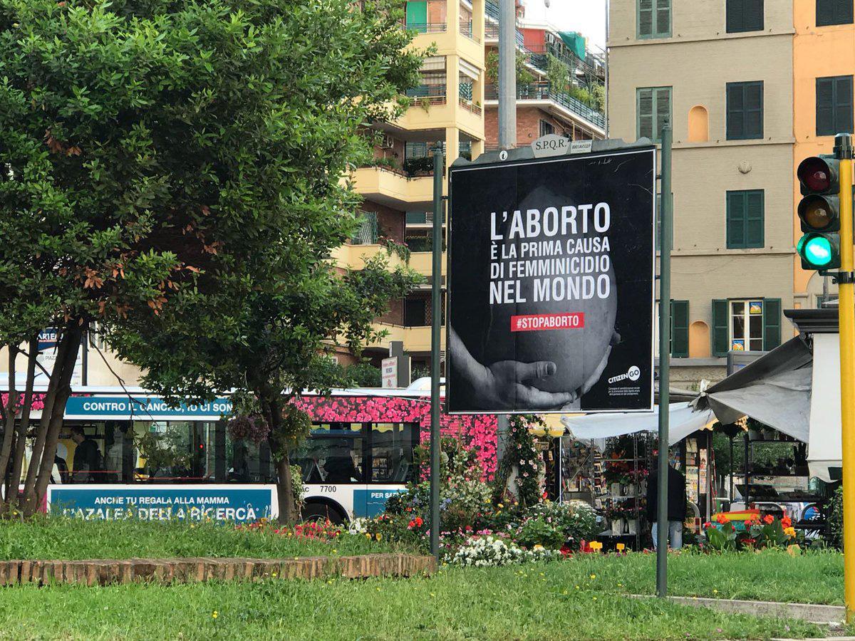 Roma, manifesto anti-aborto choc in via Salaria