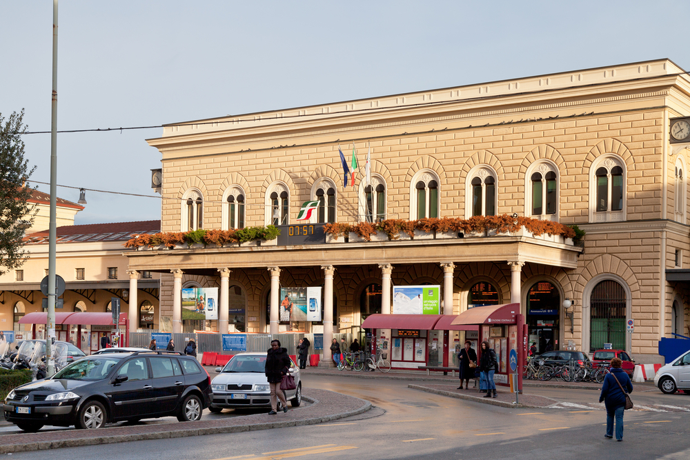 Uomo molesta 5 donne alla stazione centrale di Bologna: arrestato