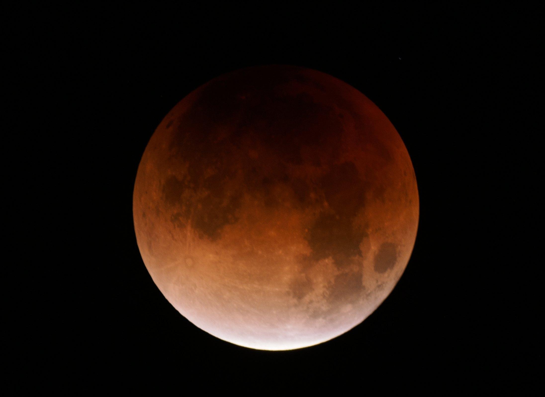 Luna rossa: il 27 luglio l’eclissi totale più lunga del secolo