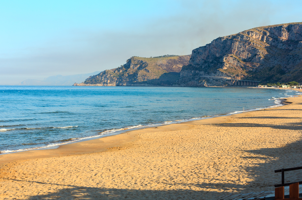 Gaeta: tutti i giorni porta con sé la foto della moglie morta per farle vedere il mare