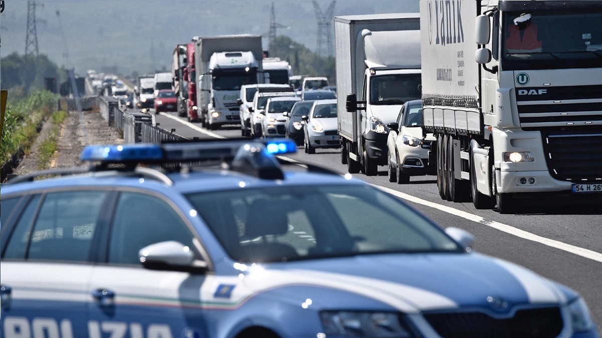 Grave incidente sull’A1 Milano-Napoli: tir prende fuoco, padre e figlio rimangono carbonizzati