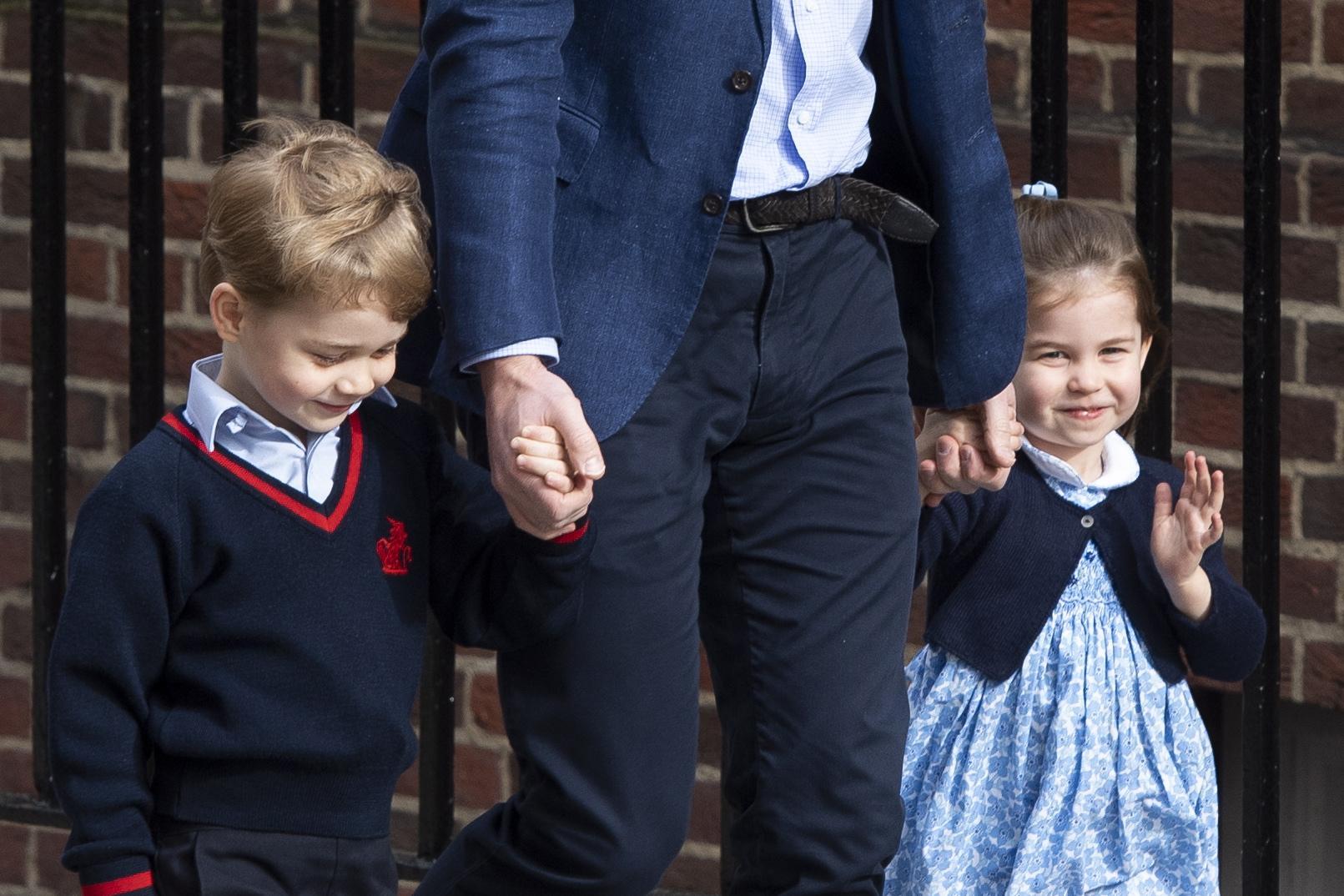 Kate Middleton dimentica le calze per i principini George e Charlotte