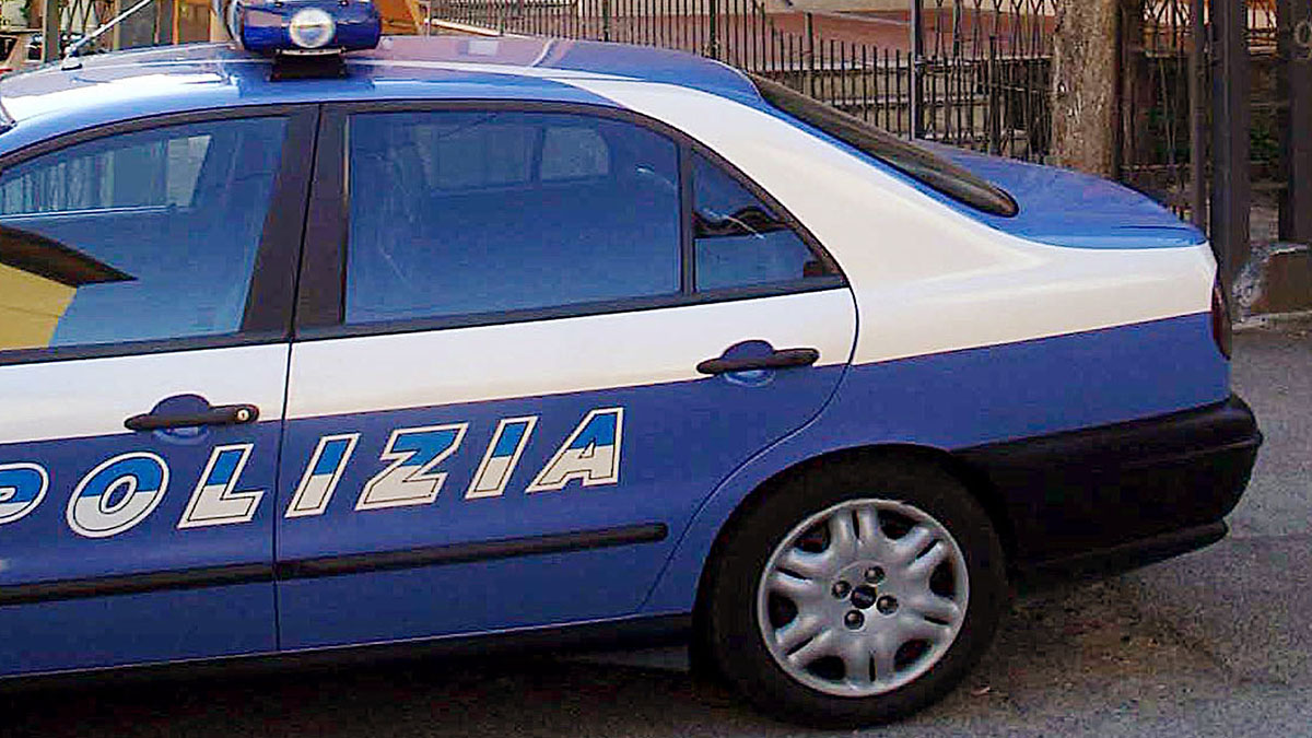 Forlì, 35enne arrestato per violenza sessuale: adescava ragazzini sui social