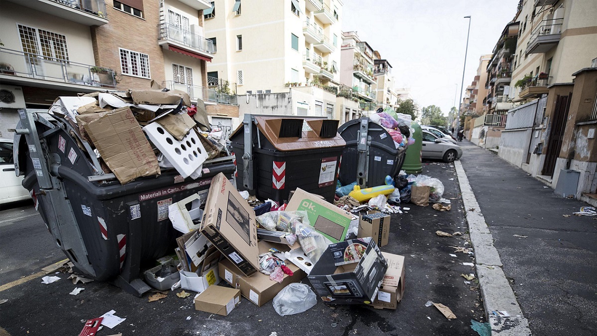 Roma emergenza scarafaggi: invasa scuola elementare al Portuense