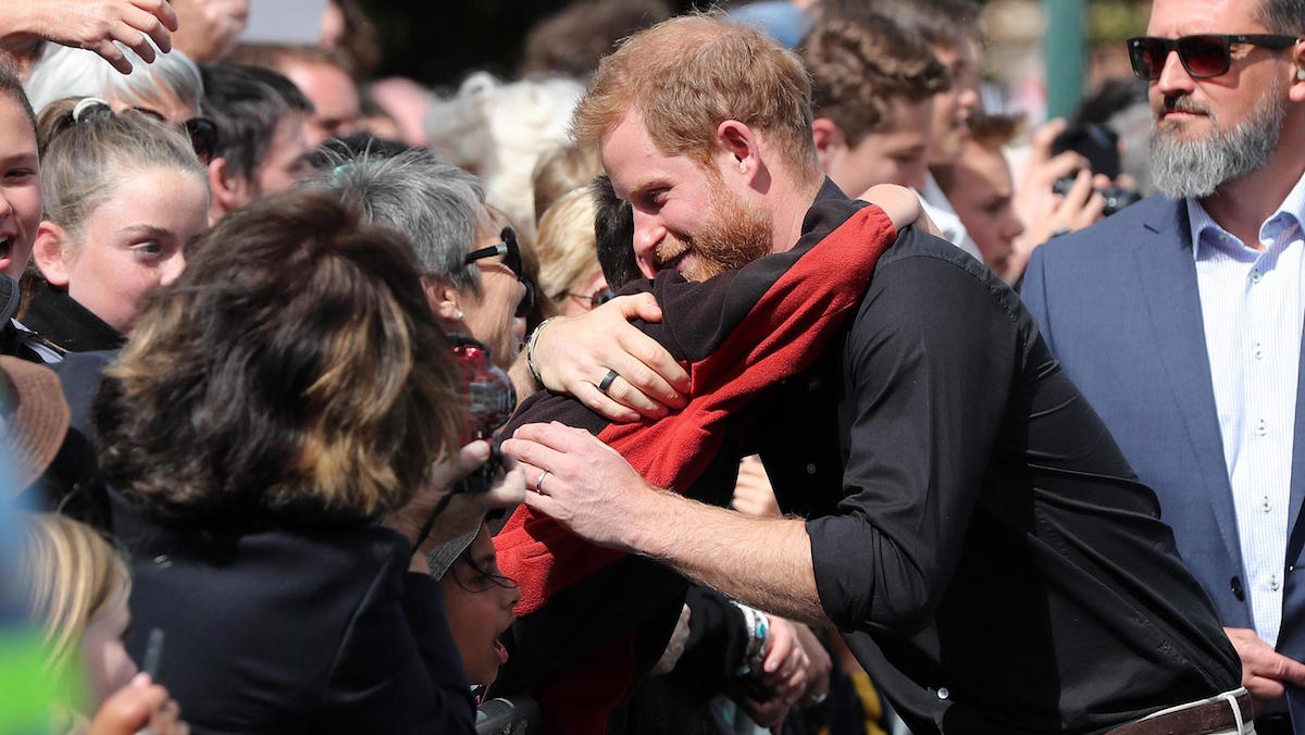 Il principe Harry commuove tutti, il toccante discorso al bambino orfano