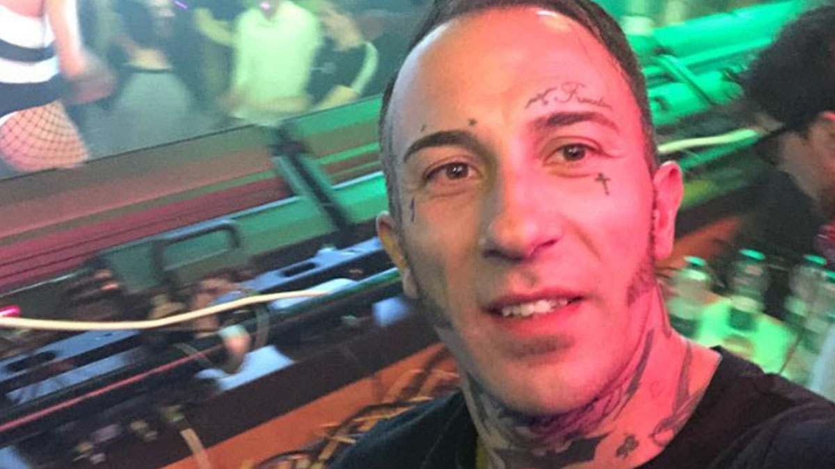 Simone Coccia Colaiuta incita Fabrizio Corona contro Ilary Blasi: ‘Mostra le foto dei festini di Totti’