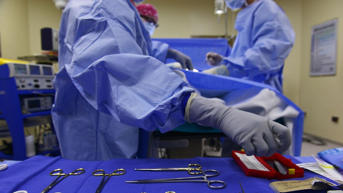 Donna partorisce e muore insieme alla figlia: il medico era ubriaco