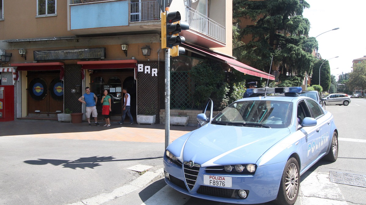Maltratta la moglie per farla diventare testimone di Geova: 57enne denunciato