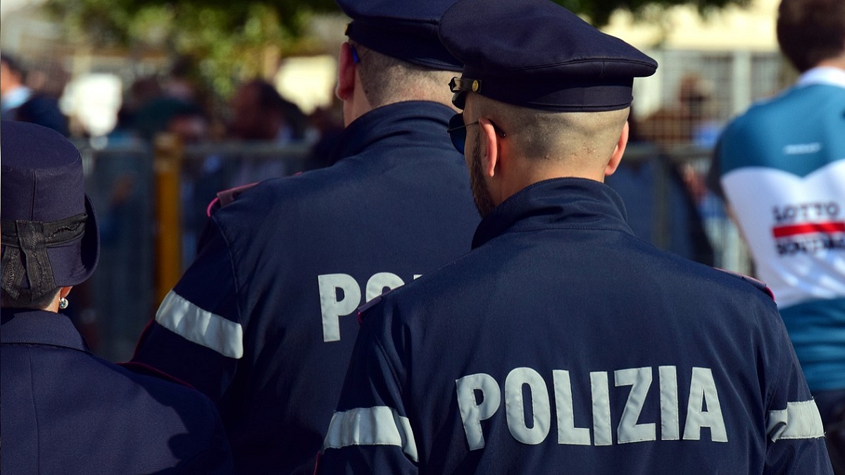 Varese: 15enne rinchiuso in un garage, picchiato e minacciato da una banda di coetanei
