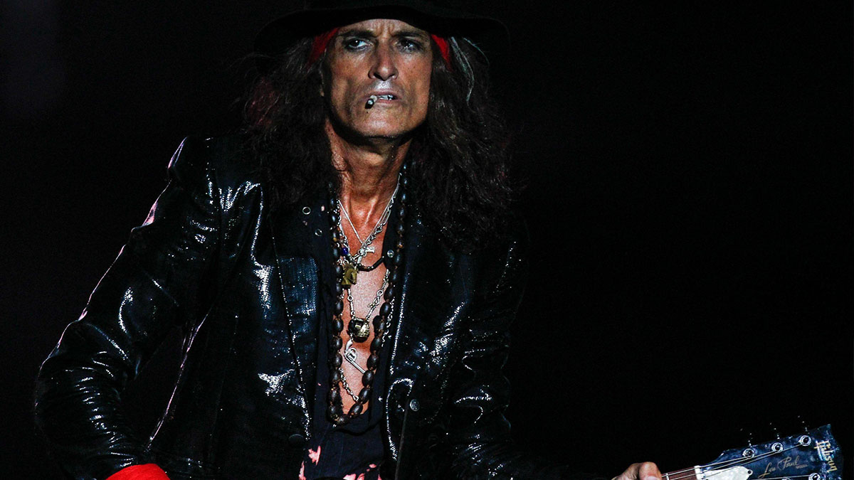 Aerosmith: malore durante il live per il chitarrista Joe Perry, intubato nel backstage