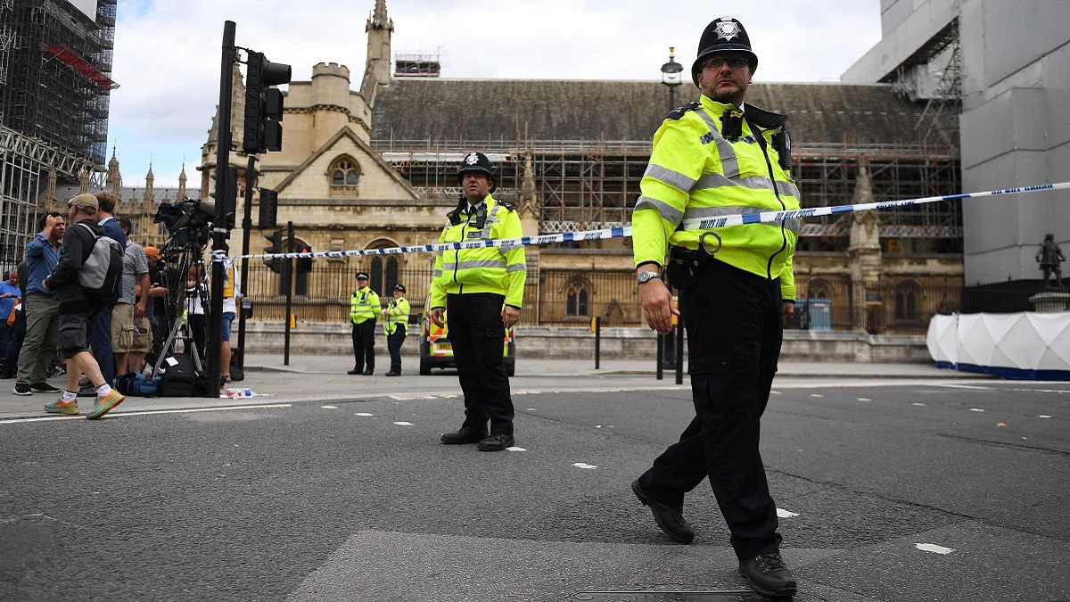 Londra, uccide la compagna incinta con le forbici: ‘Voglio mangiare la tua carne’