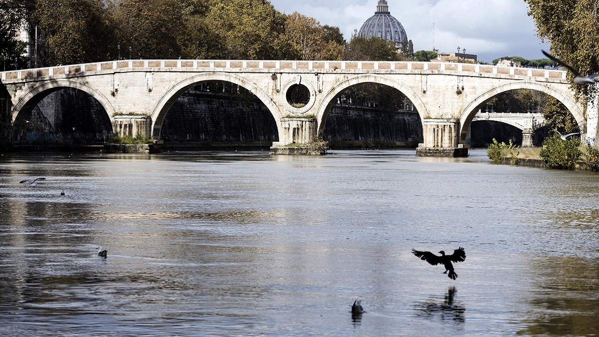 Tragedia a Roma: mamma si suicida gettandosi nel Tevere con le sue due gemelle di 6 mesi