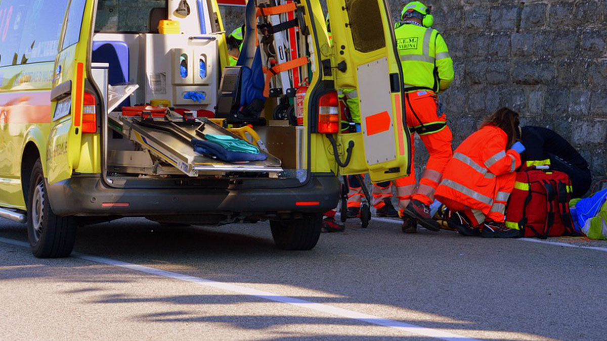 Vado Ligure: 18enne si dà fuoco in strada, il padre morto così 5 anni fa