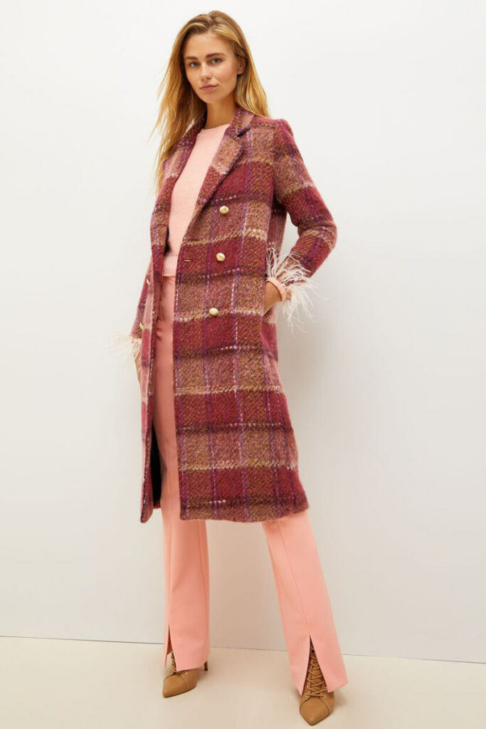 donna con cappotto fantasia tartan midi