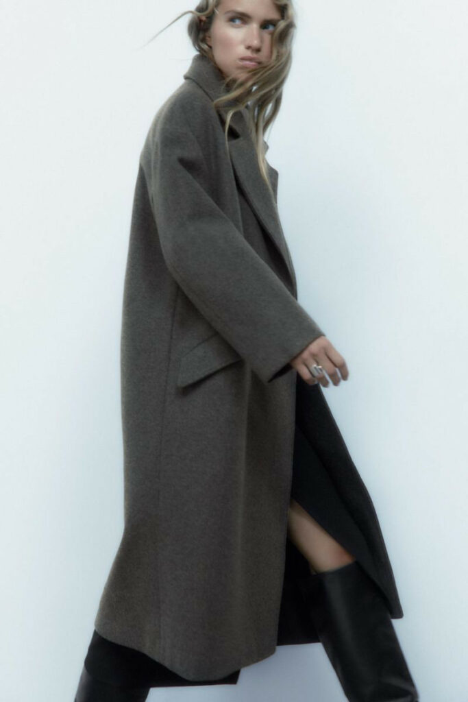 donna con cappotto oversize