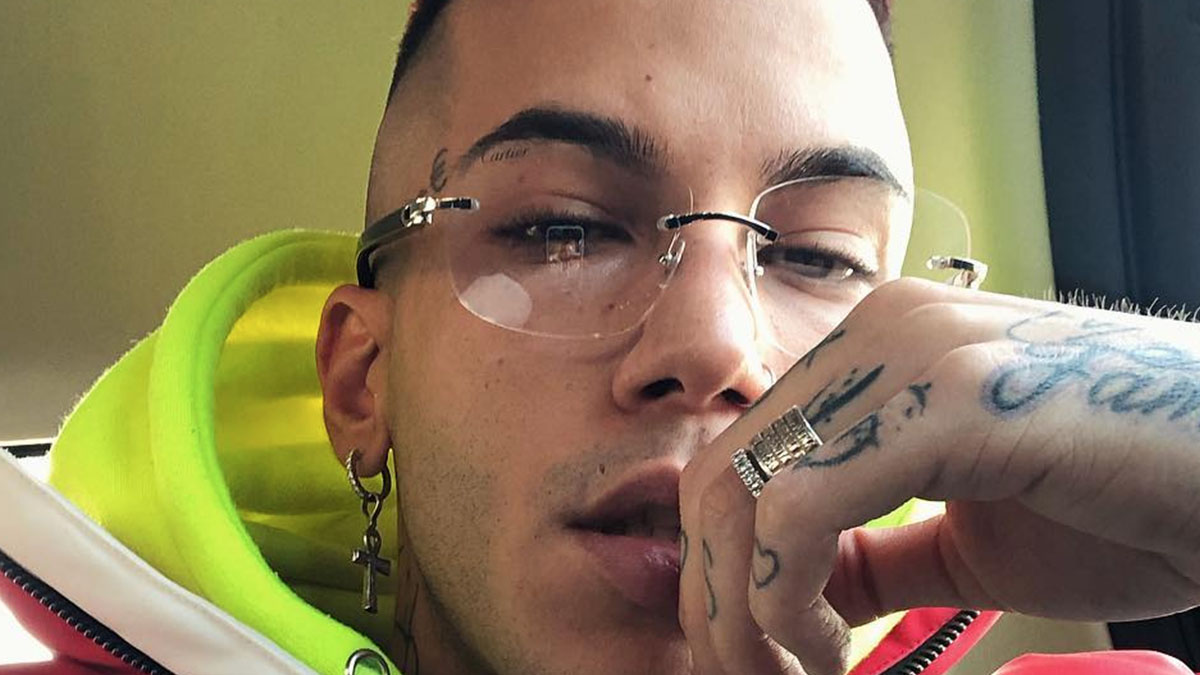 Sfera Ebbasta, disperato appello ai fan: ‘Datemi una mano a farlo uscire’