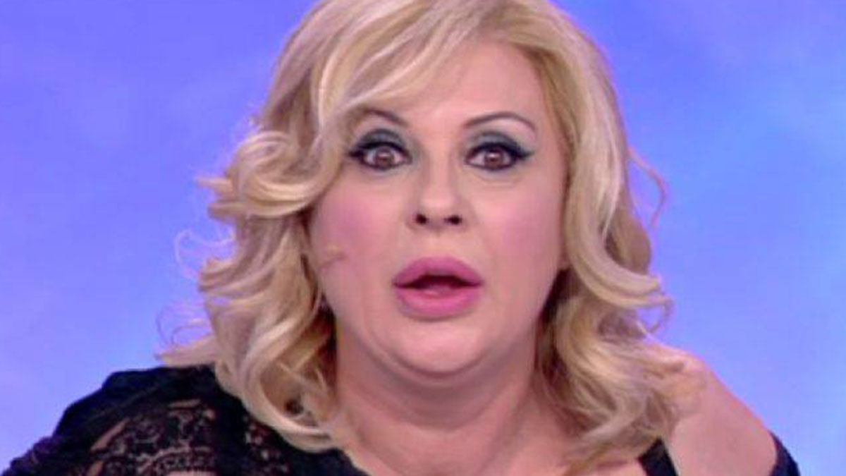 Tina Cipollari contro Angela Di Iorio: ‘Arrampicatrice sociale’