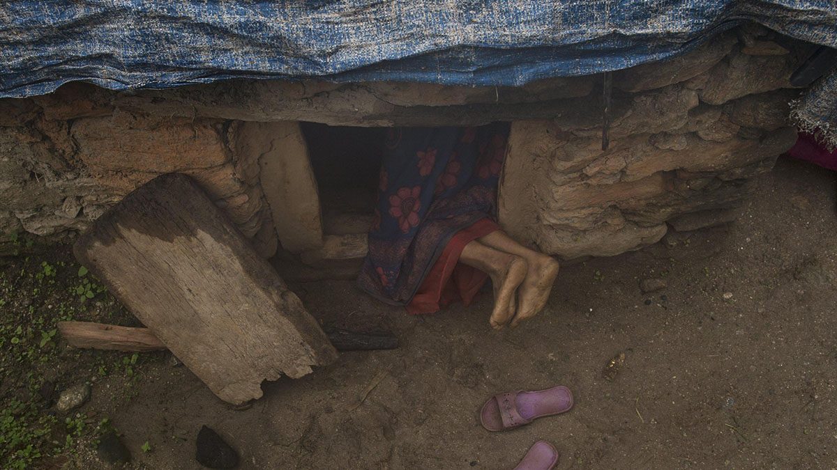 Nepal, madre e due figli muoiono in una ‘capanna delle mestruazioni’