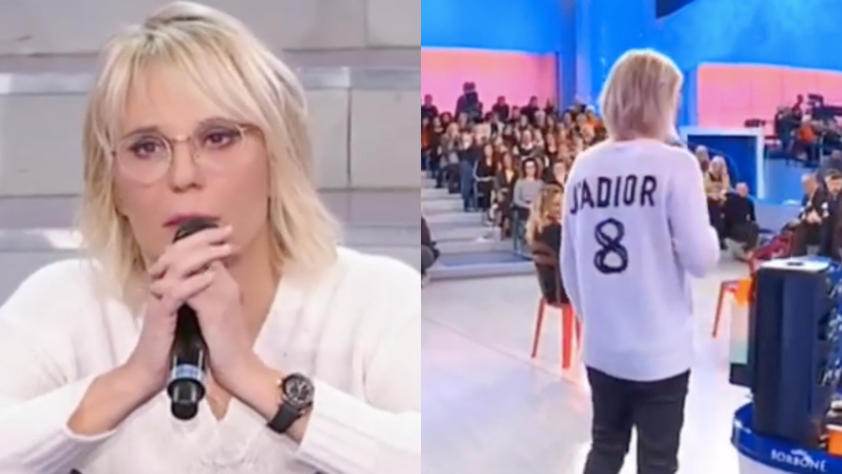 Uomini e Donne, polemica sul look di Maria De Filippi e il maglione griffato