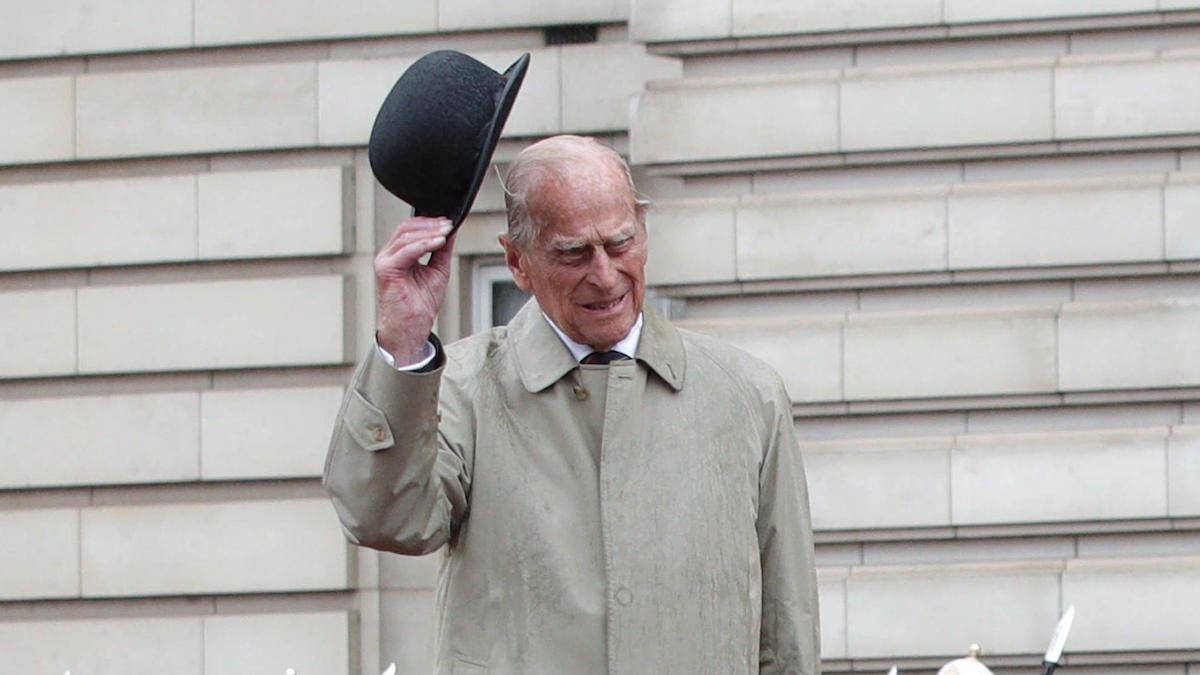 Paura per il principe Filippo: il marito della regina Elisabetta II ha avuto un incidente