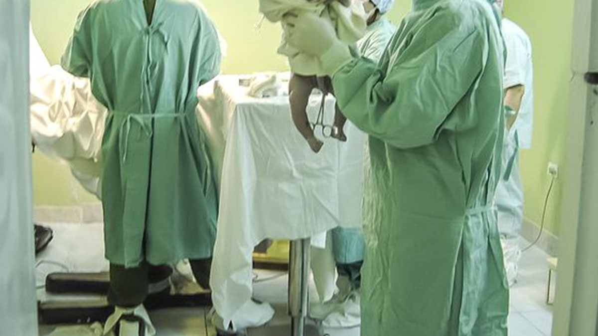 Neonato decapitato durante il parto: orrore in clinica