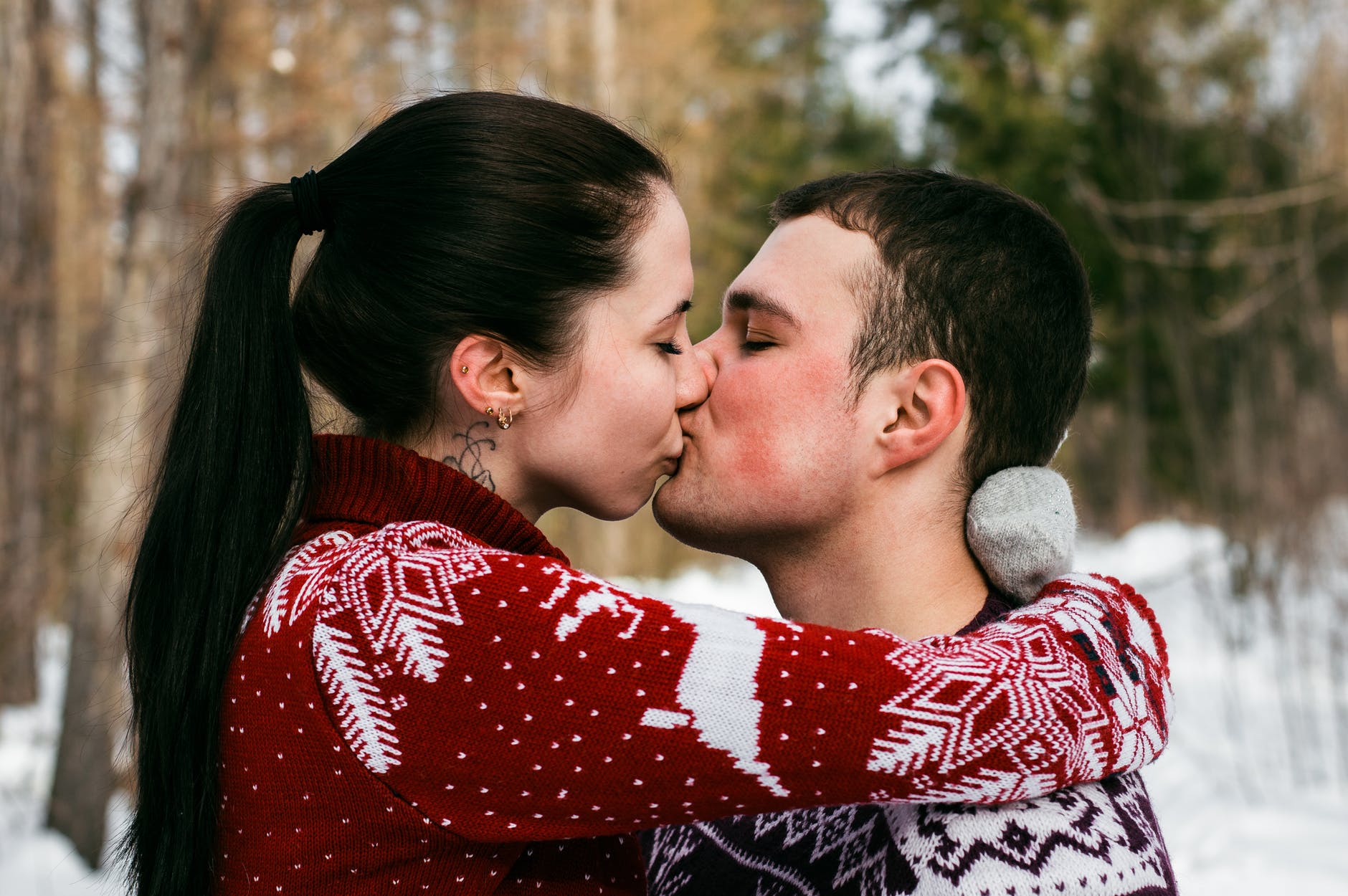 Come limonare con un ragazzo: consigli e tecniche per il bacio perfetto
