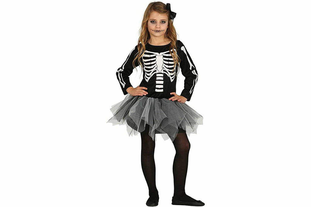  bambina vestita  da scheletro