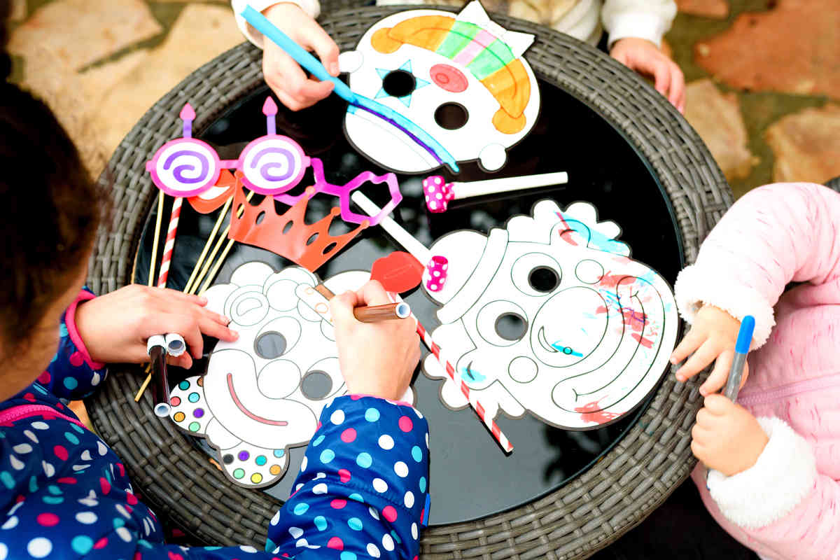 Immagine da stampare con delle maschere di Carnevale da stampare e ritagliare