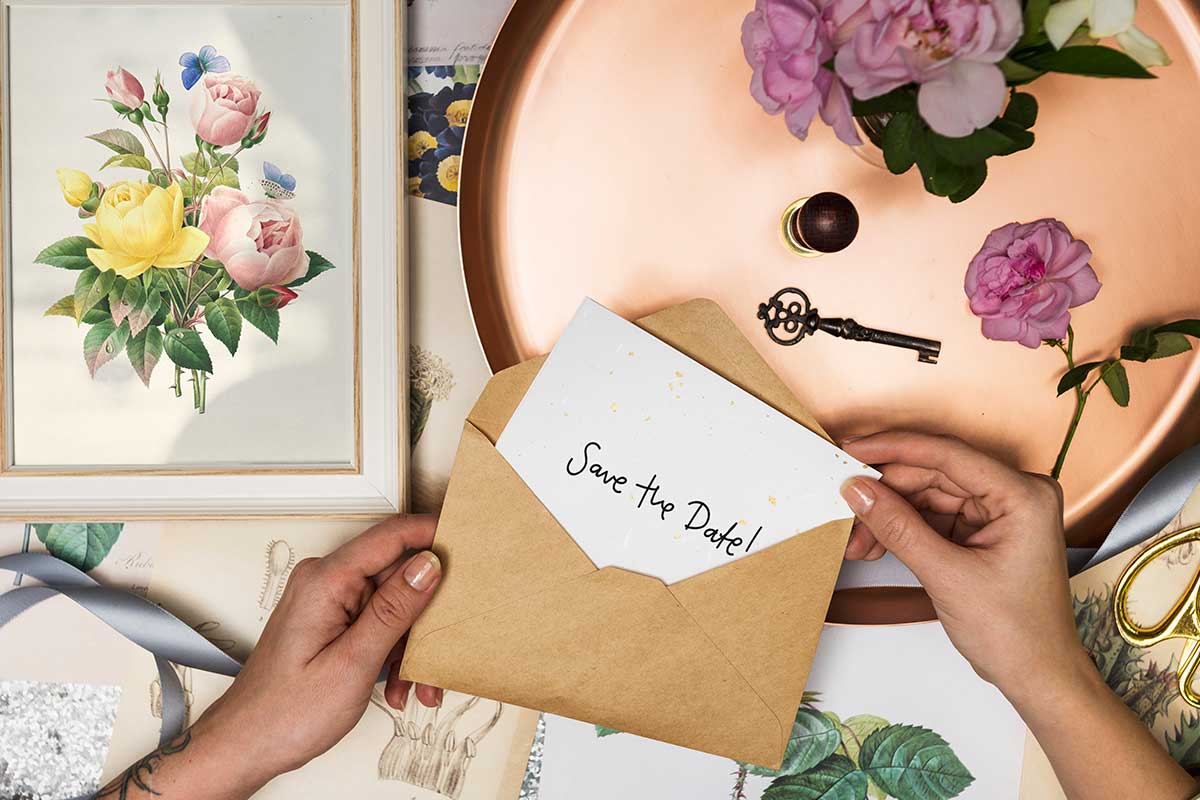 lettera con scritto save the date