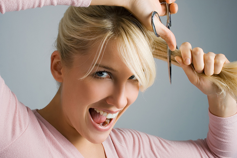 Tagliarsi i capelli da sole