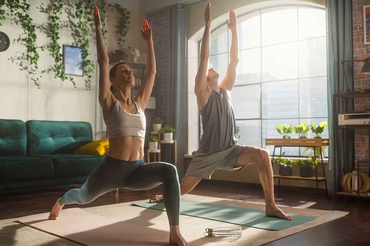 posizioni di yoga in due