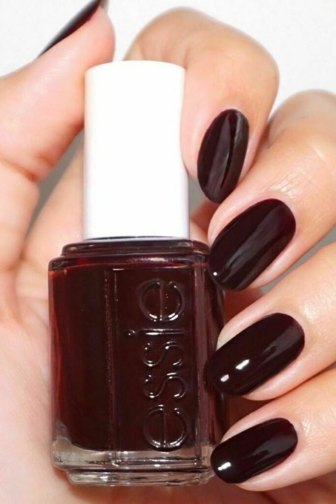 Smalto essie color bordeaux