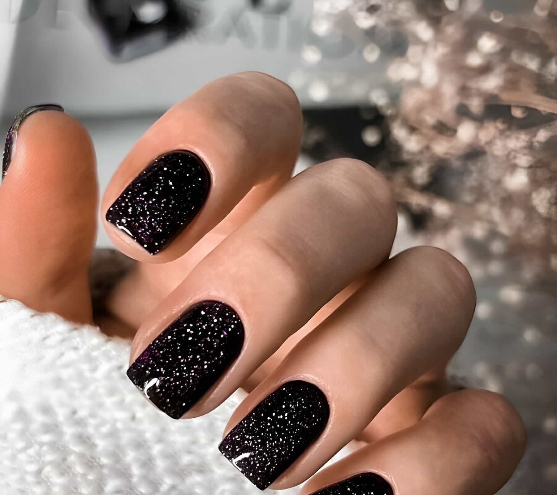 unghie nere e argento glitter